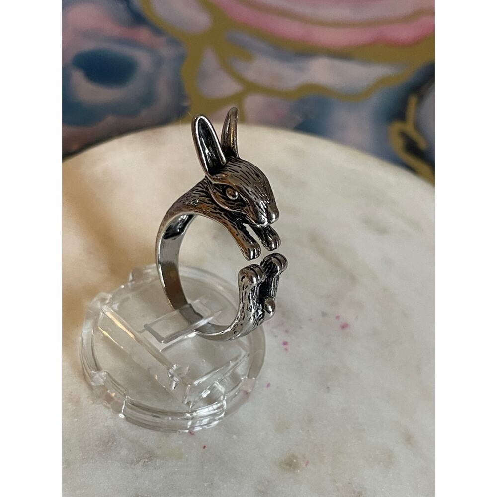 Adjustable rabbit bunny hare ring